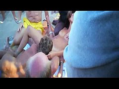 มาดูฝรั่งเขาอาบแดดกันตามชายหาด แก้ผ้าหมดพอเงี่ยน ก็เย็ดกันตามหาดนี่ล่ะฟินจริงๆ